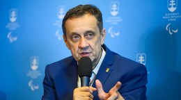 Predseda Slovenského paralympijského výboru Ján Riapoš počas tlačovej konferencie.