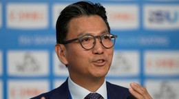 Na archívnej snímke z 19. septembra 2025 prezident Medzinárodnej korčuliarskej únie Kim Čä-jol.