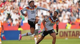 Futbalisti Nemecka oslavujú gól