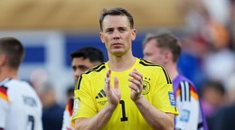 Na snímke brankár Nemecka Manuel Neuer reaguje po prehre v šestnásťfinálovom dueli Nemecko - Paraguaj.
