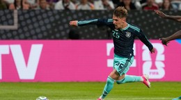 Na archívnej snímke z 31. mája 2026 nemecký futbalista Lennart Karl počas prípravného zápasu Nemecko - Fínsko v Mainzi.