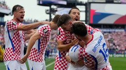 Chorvátsko oslavuje gól v zápase proti Ghane. 
