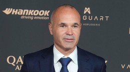 Na archívnej snímke z 22. septembra 2025 Andres Iniesta prichádza počas 69. slávnostného odovzdávania cien Ballon d'Or (Zlatá lopta) v Paríži.