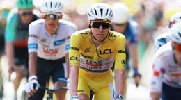 Slovinský cyklista Tadej Pogačar v žltom drese lídra Tour de France 2026.