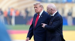 Donald Trump a Gianni Infantino.