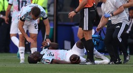 Zranený futbalista Belgicka Amadou Onana počas MS 2026.