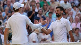 Jannik Sinner - Novak Djokovič: ONLINE prenos zo semifinále Wimbledonu 2026.