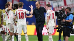 Tréner Anglicka Thomas Tuchel s hráčmi počas MS 2026.