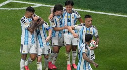 Argentína oslavuje gól.
