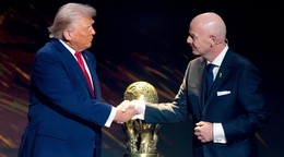 Donald Trump a Gianni Infantino.

