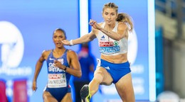 Slovenská atlétka Emma Zapletalová (vpravo).