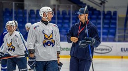 Vpravo Branislav Rapáč počas tréningu hokejistov HK Spišská Nová Ves.