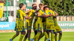 Futbalisti FC Košice oslavujú gól proti MFK Skalica.
