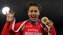 Švajčiarka Audrey Werrová oslavuje zisk zlatej medaily na ME v atletike 2026.