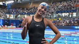 Sara Curtisová.