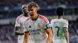 Futbalista Realu Madrid Carlos Espí sa teší z gólu v zápase proti Espanyolu. 
