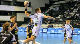 Tim Jenko Bogdanič (Prešov) strieľa na bránu
