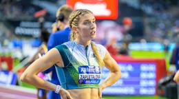 Slovenská atlétka Emma Zapletalová reaguje v cieli po behu na 400 metrov cez prekážky počas finále Diamantovej ligy.