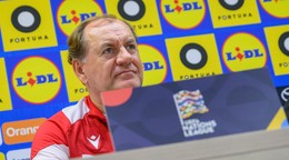 Tréner slovenskej futbalovej reprezentácie Vladimír Weiss st. počas tlačovej konferencie pred sobotným zápasom C-divízie Ligy národov Slovensko - Moldavsko.