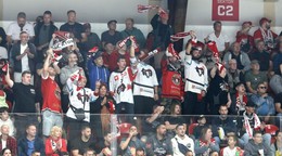 Na snímke fanúšikovia Banskej Bystrice počas zápasu 1. kola Tipsport ligy HC ‘05 TAM Banská Bystrica - HKM Zvolen.