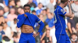 Smutný kapitán Chelsea Reece James po remíze s Hull City.