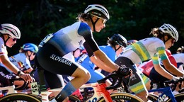 Slovenská cyklistka Viktória Chladoňová počas pretekov do 23 rokov na MS 2026.