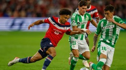 Momentka zo zápasu Betis - Lille.
