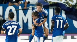 Futbalisti Coma oslavujú gól proti RB Lipsko v ligovej fáze Ligy majstrov.