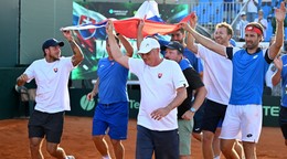 Členovia slovenského daviscupového tímu po výhre nad Gréckom