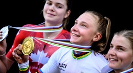 Slovenská cyklistka Viktória Chladoňová oslavuje zlato v pretekoch do 23 rokov na MS 2026.