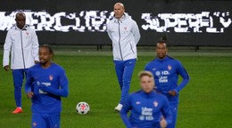 Tréner Zinedine Zidane počas tréningu Francúzska.