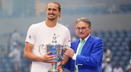 Na snímke bývalý americký tenista Jimmy Connors (vpravo) a nemecký tenista Alexander Zverev.
