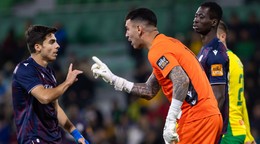 Na snímke v popredí zľava Ammar Ramadan, brankár Leandro Filipe De Almeida Dornelles a Julien Eymard Bationo (všetci Dunajská Streda).