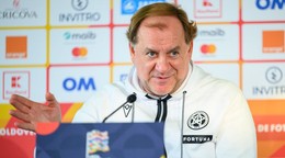 Na snímke tréner slovenskej futbalovej reprezentácie Vladimír Weiss st. počas tlačovej konferencie.