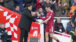 Florian Wirtz a Andoni Iraola.