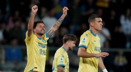 Frosinone oslavuje gól. 