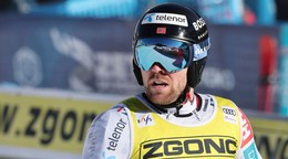 Aleksander Aamodt Kilde si pozerá svoj čas v cieli pretekov super-G Svetového pohára v talianskom Livigne.