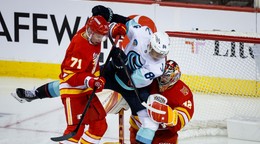 Šimon Nemec v drese Calgary Flames.