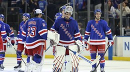 Brankár Igor Šesťorkin v drese New Yorku Rangers.