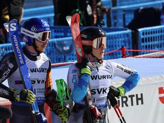 Slovenskí lyžiari Adam Žampa a Petra Hromcová počas tímových paralelných pretekov na MS 2023.