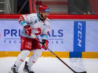 Marko Daňo v drese českého HC Oceláři Třinec.