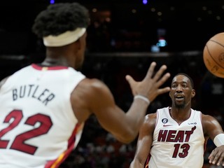 Miami Heat sa predstaví proti víťazovi základnej časti Milwaukee Bucks.