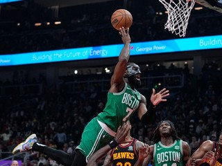 Zakončujúci Jaylen Brown v drese Bostonu Celtics.