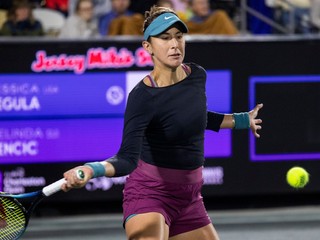 Švajčiarska tenistka Belinda Benčičová na turnaji v Charlestone.