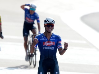 Mathieu Van der Poel sa stal víťazom Paríž-Roubaix 2023.