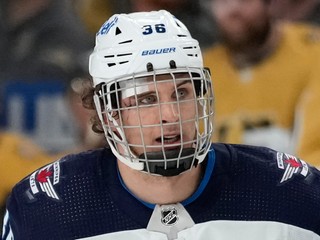 Morgan Barron v drese Winnipeg Jets.