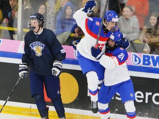 Program semifinále MS v hokeji do 18 rokov 2023: Slovensko zabojuje o medailu. Pozrite si všetky dvojice.