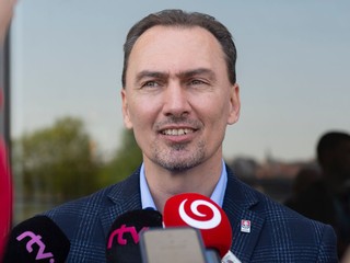 Miroslav Šatan na brífingu v Rige.