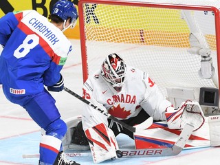 Martin Chromiak v samostatnom nájazde v zápase Slovensko - Kanada na MS v hokeji 2023.