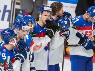 Slovenskí hokejisti po zápase Slovensko - Švajčiarsko na MS v hokeji 2023.